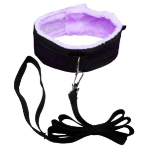 Coleira com Guia em Couro Sintético e Pelúcia na cor Preta e Lilás - Sexy Import